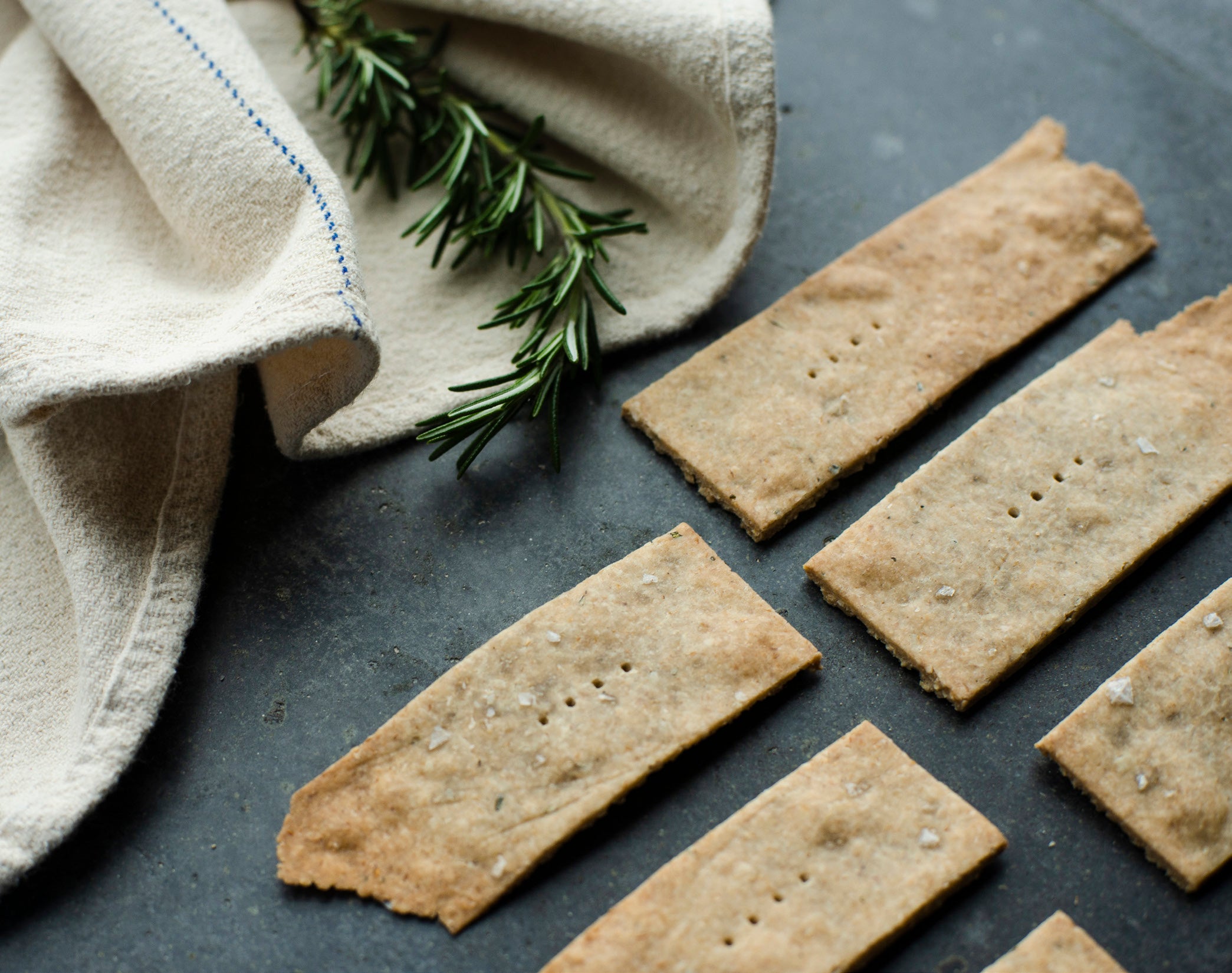 ARTAH FAVOURITES ALMOND BUCKWHEAT CRACKERS